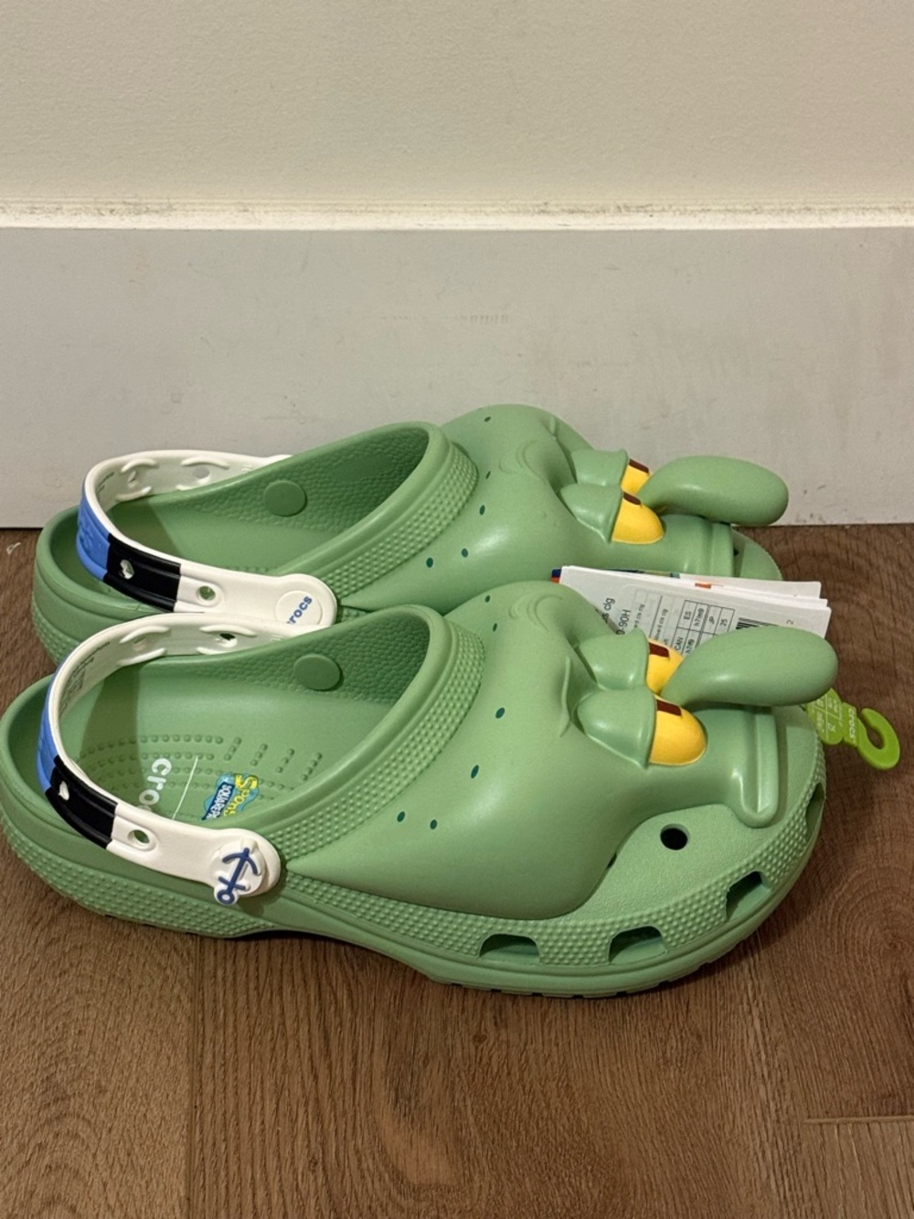 BRAND NEW Crocs x SpongeBob Squidward Clog – COLLECTIBLE DROP (Women’s 8) - Picture 4 of 7